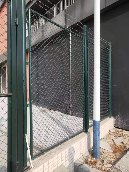 深圳盐田菱形孔护栏网厂家 钢板围栏网与拉伸网护栏斜方孔护栏网一站式供应